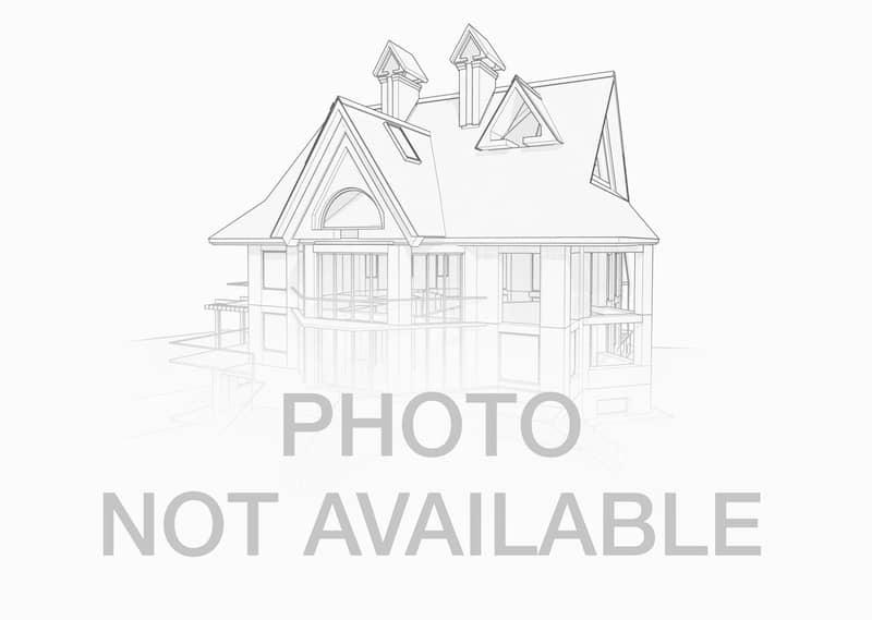 6900 GROVER Station, Bettendorf, IA 52722